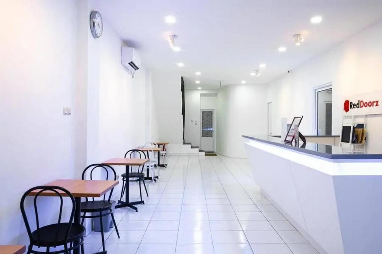 Reddoorz Hostel Near Taman Puring Jakarta Kültér fotó